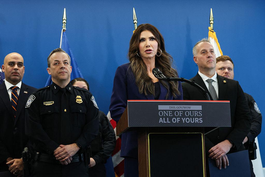 kristi noem height kristi noem height