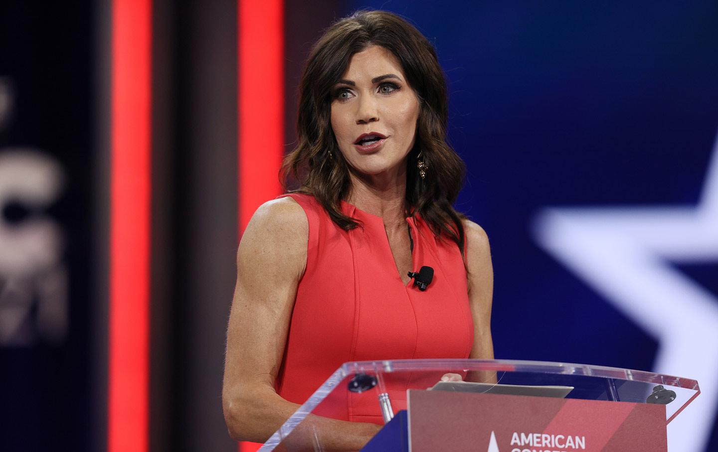 kristi noem height